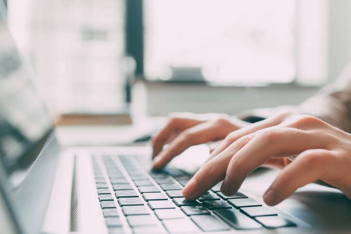 Oddłużanie online ułatwia współpracę