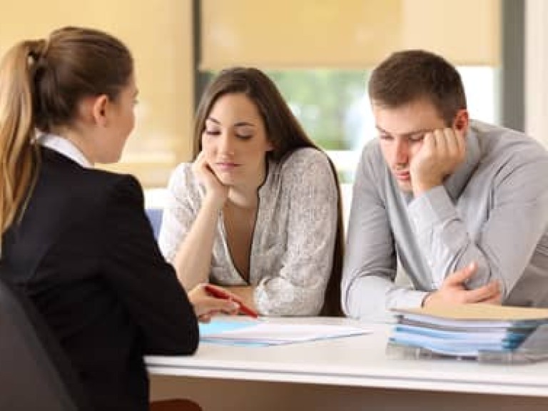 Bad saleswoman with unconvinced customers