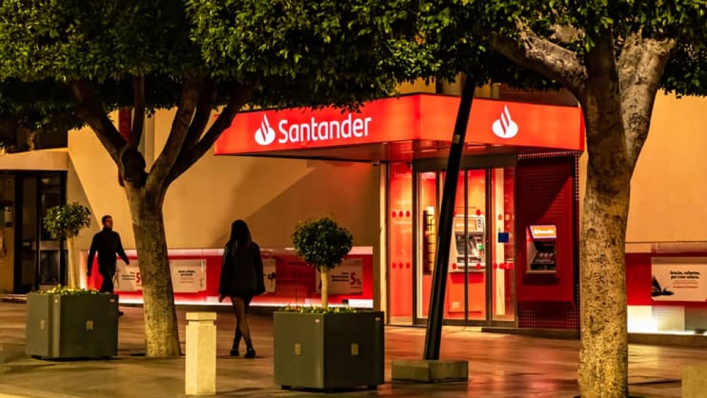 Santander Bank pozywa