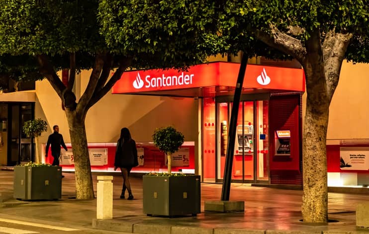 Santander Bank pozywa